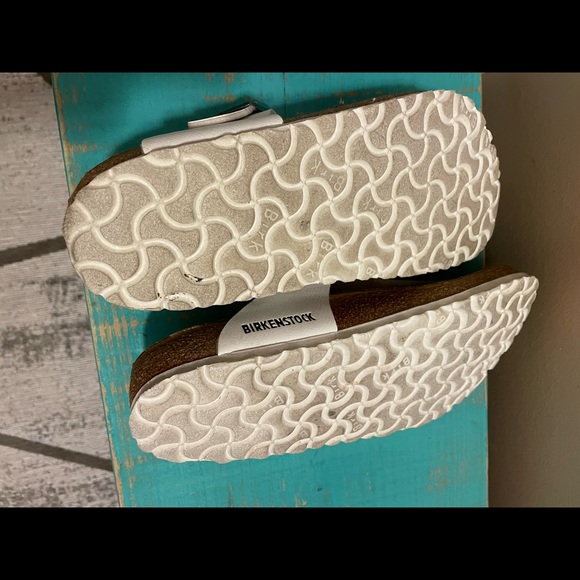 Size 40 white Birkenstock - EUC - Picture 3 of 3